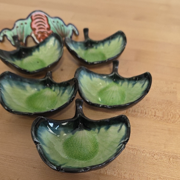 Green and Black Leaf-Shaped Dinnerware Set. source unknown - Picture 2 of 6